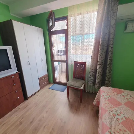 Konukevi Dom Lidiya 4*